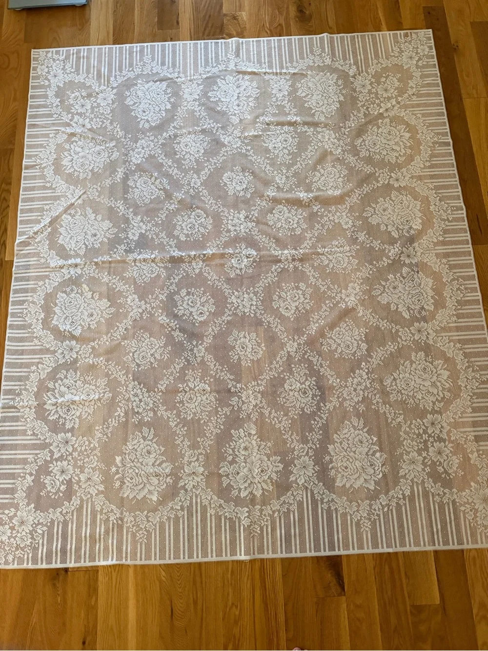 Vintage White Lace Floral Tablecloth